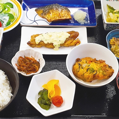 【一泊朝食付き】朝食は日替わりの和定食！しっかり食べて1日のエネルギーチャージ◎